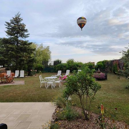 Отель La Maison Genevier - Chambre La Family Montreuil-en-Touraine Экстерьер фото