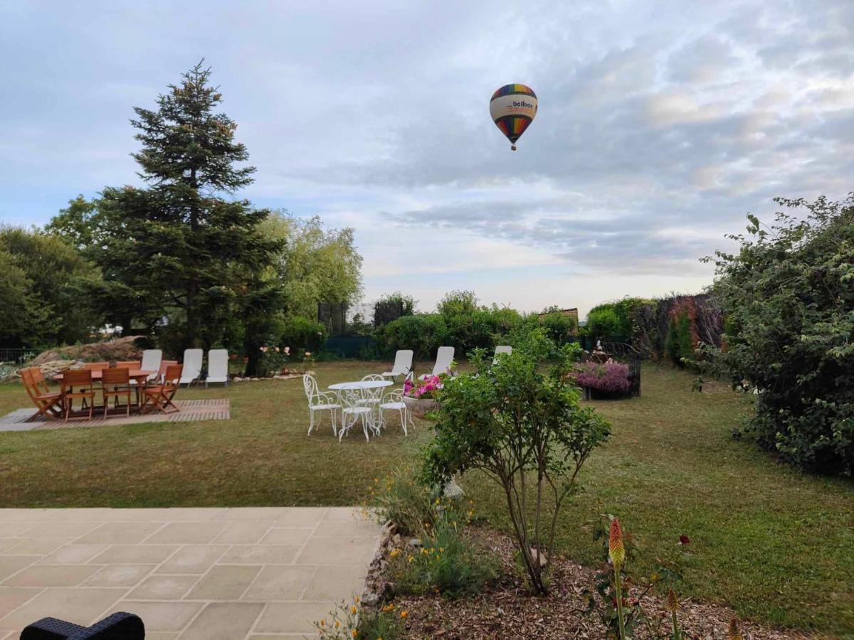 Отель La Maison Genevier - Chambre La Family Montreuil-en-Touraine Экстерьер фото